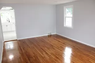 16 N Hood St, Springfield, MA 01109 - Photo 12