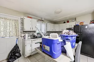 22-24 Sorrento St, Springfield, MA 01108 - Photo 6