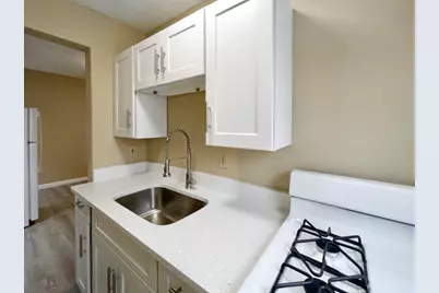 25 Oakland Ave #2R, Everett, MA 02149 - Photo 2