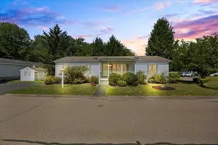 31 Fieldwood Dr, Bridgewater, MA 02324 - Photo 4