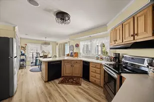 31 Fieldwood Dr, Bridgewater, MA 02324 - Photo 14