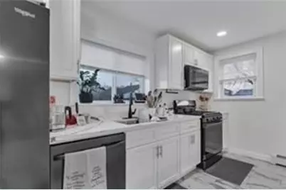 215 Kenyon Ave, Pawtucket, RI 02861 - Photo 8