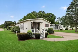 46 Leisurewoods Dr, Rockland, MA 02370 - Photo 1