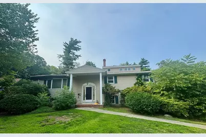 11 Robert Dr, Holyoke, MA 01040 - Photo 2
