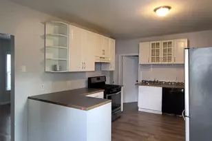 10 Rockdale Ave, Lowell, MA 01854 - Photo 4