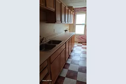 7 Preston St, Worcester, MA 01610 - Photo 14