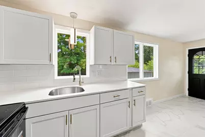 169 Slater Ave, Springfield, MA 01119 - Photo 8