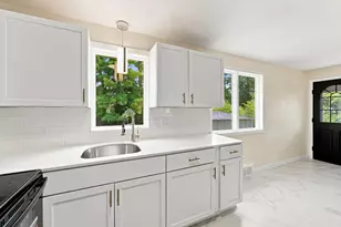 169 Slater Ave, Springfield, MA 01119 - Photo 8