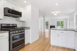 18 Dumaine Ave, Nashua, NH 03063 - Photo 14
