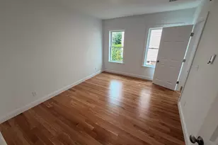 33 Pleasant St, Leominster, MA 01453 - Photo 10