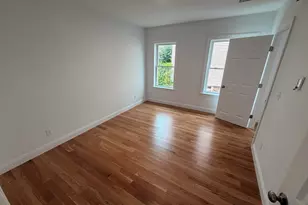33 Pleasant St, Leominster, MA 01453 - Photo 4