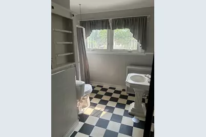 19 Wellesley Rd, Holyoke, MA 01040 - Photo 18