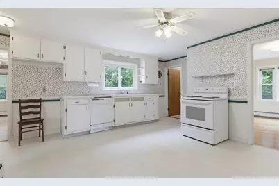 17 Reynolds St, Worcester, MA 01606 - Photo 16