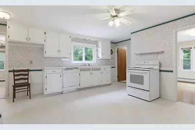 17 Reynolds St, Worcester, MA 01606 - Photo 16
