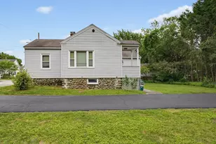 17 Reynolds St, Worcester, MA 01606 - Photo 6