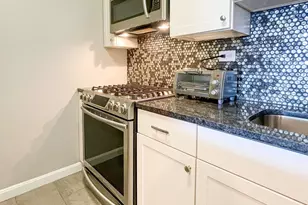 9 Hawthorne Pl, Boston, MA 02114 - Photo 4