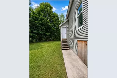 26 Maple St, Athol, MA 01331 - Photo 2