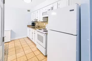 8 Cobblestone Ln, Worcester, MA 01606 - Photo 6