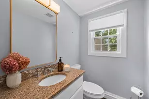 59 Wyvern St, Boston, MA 02131 - Photo 18