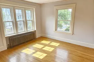 19 Rowe St, Newton, MA 02466 - Photo 2