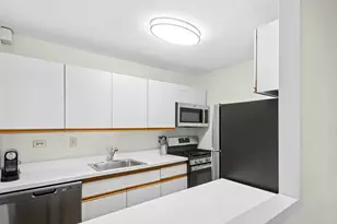 9 Hawthorne Pl, Boston, MA 02114 - Photo 8