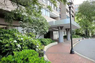 9 Hawthorne Pl, Boston, MA 02114 - Photo 22