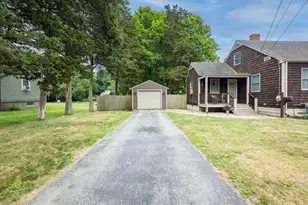 33 Dartmouth St, Fairhaven, MA 02719 - Photo 4