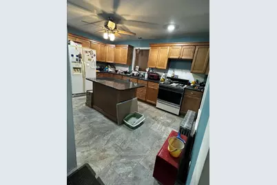 21 Dryden St, Worcester, MA 01605 - Photo 2