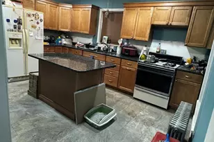 21 Dryden St, Worcester, MA 01605 - Photo 2