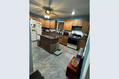 21 Dryden St, Worcester, MA 01605 - Photo 2