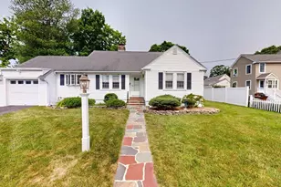 6 Maple Cir, Shrewsbury, MA 01545 - Photo 2