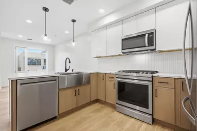 457 W Broadway #203, Boston, MA 02127 - Photo 2