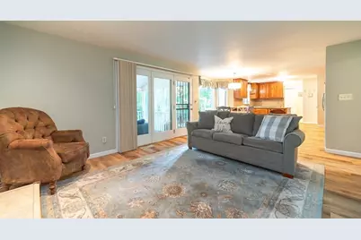 7 Bunker Cir, East Longmeadow, MA 01108 - Photo 12