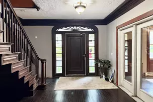 54 Ridgewood Pl, Springfield, MA 01105 - Photo 2