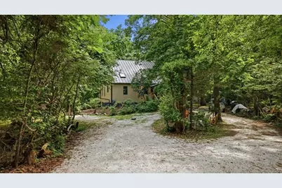 1746E Drift Rd, Westport, MA 02790 - Photo 16