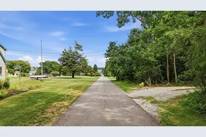 1746E Drift Rd, Westport, MA 02790 - Photo 12