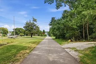 1746E Drift Rd, Westport, MA 02790 - Photo 12