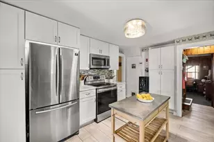 446 Plymouth St, Abington, MA 02351 - Photo 10