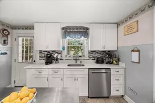 446 Plymouth St, Abington, MA 02351 - Photo 12