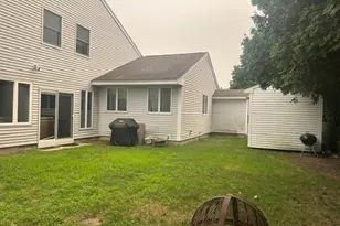 28 Farragut St, Lowell, MA 01854 - Photo 4