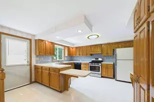 52 Valley View Dr, New Bedford, MA 02740 - Photo 12