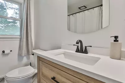 17 Robinson St, Fitchburg, MA 01420 - Photo 20
