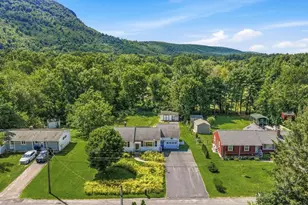 8 Richardson Cir, Easthampton, MA 01027 - Photo 2