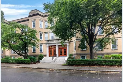 138 Sewall Ave #C, Brookline, MA 02446 - Photo 2
