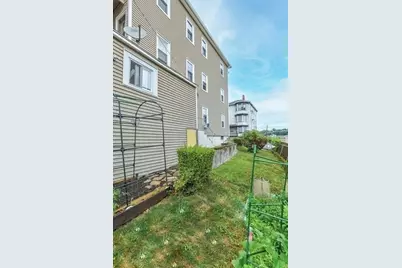 11 Shamrock St, Worcester, MA 01605 - Photo 4
