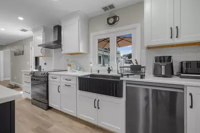 10 Topaz Ln, Dartmouth, MA 02747 - Photo 14