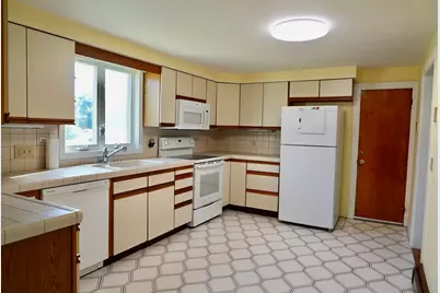 501 Riverside Ave #1, Somerset, MA 02725 - Photo 2