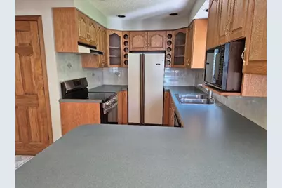 39 Higher St, Ludlow, MA 01056 - Photo 6