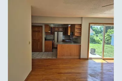 39 Higher St, Ludlow, MA 01056 - Photo 8