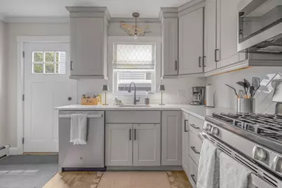 381 Wood St, Bristol, RI 02809 - Photo 12